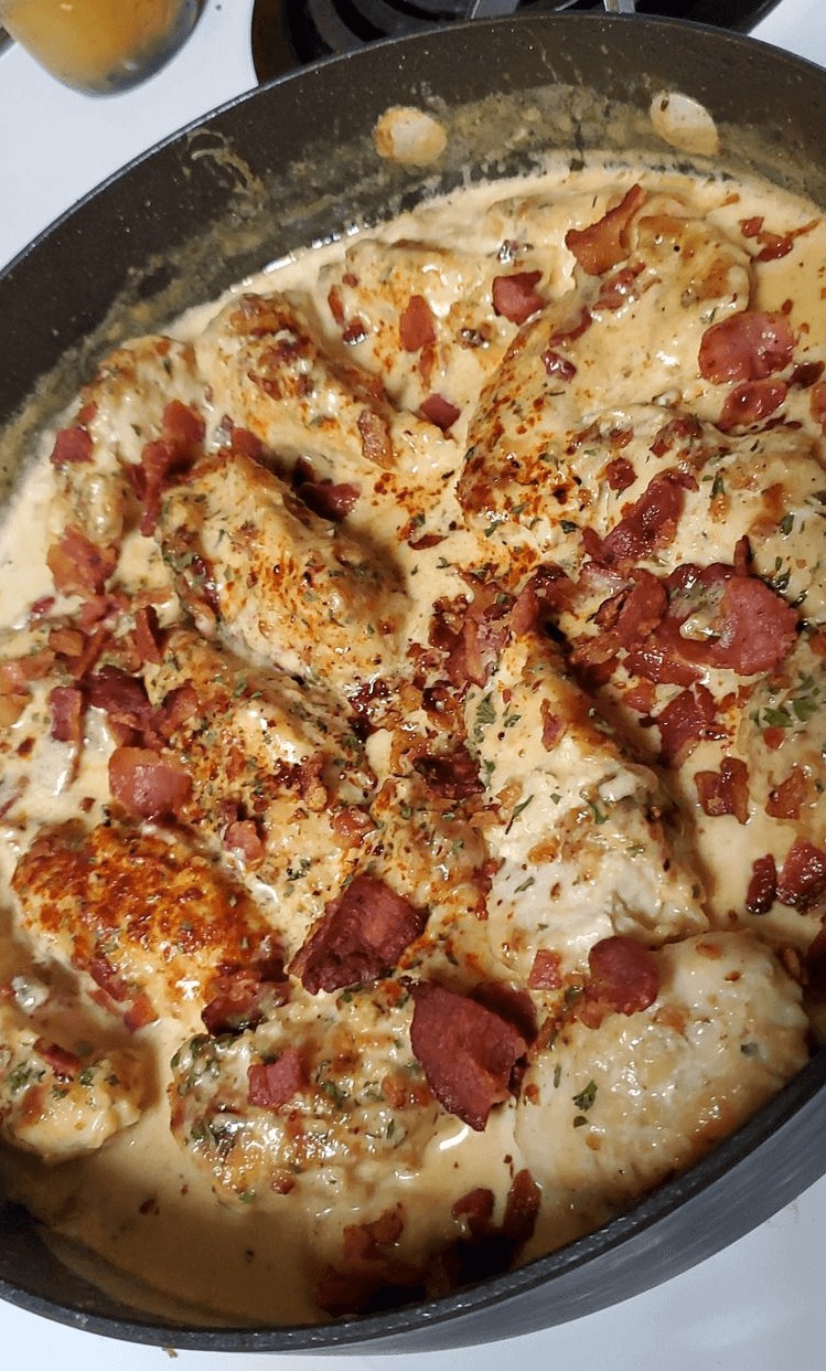 Pollo cremoso con pancetta