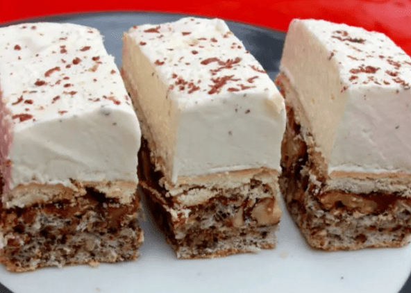 La torta Parliament, che veniva preparata ai vecchi tempi per le feste. Era sempre sulle tavole delle persone, non importa quanto fossero povere