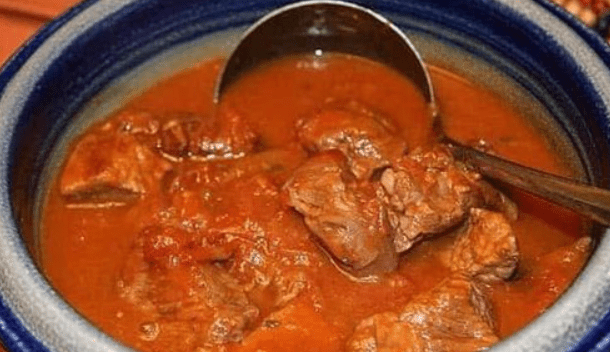 Mhmmmm, crea dipendenza! – Il famoso gulasch della nonna  1 cucchiaino di paprika in polvere, dolce, abbondante