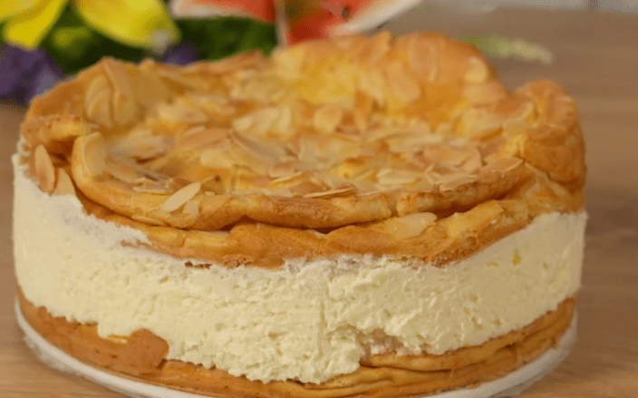 Torta cremosa alla vaniglia e mandorle