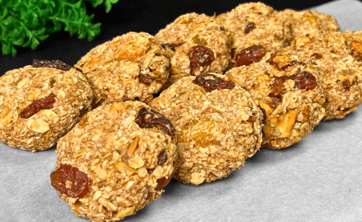 Barrette di avena al forno con frutta e noci