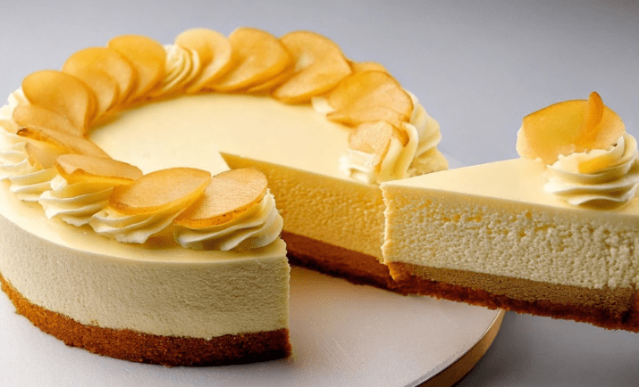 Dessert di salsa di mele senza cottura con base di biscotti