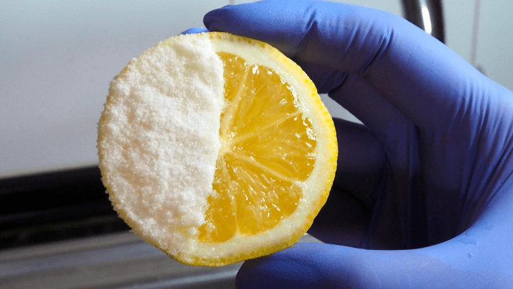 Dimentica la lavanderia: puoi lavare i capi a secco anche in casa