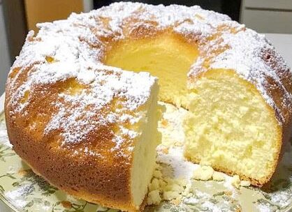 Non riesco a credere quanto sia deliziosa questa torta allo yogurt pronta in 10 minuti!