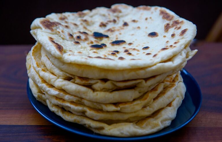 Pane senza lievito in padella: la ricetta veloce pronta in 5 minuti