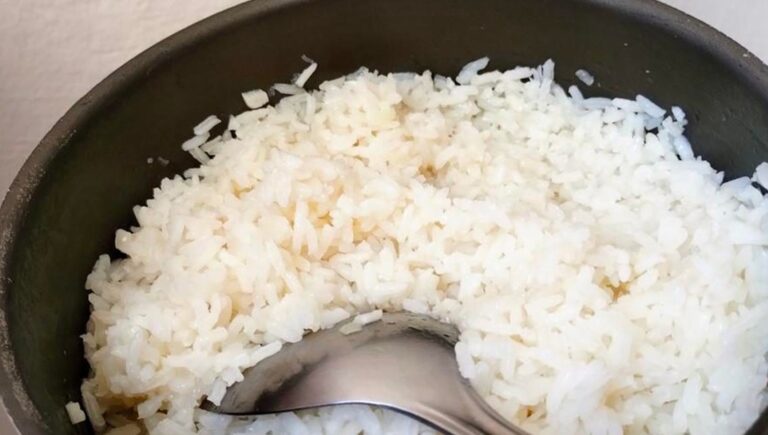 Perché dovresti lavare il riso prima di cuocerlo: tutti i benefici