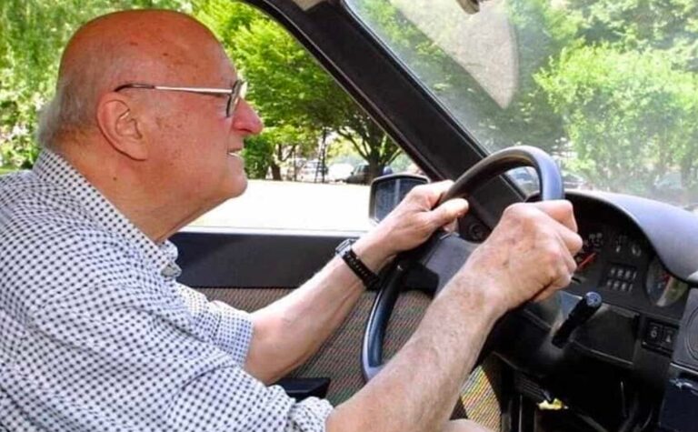 Rinnovo patente: qual è il limite di età e cosa cambia dopo i 50, 70 e 80 anni