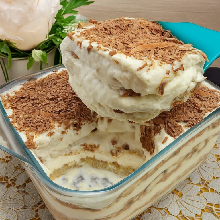 Dolce Cremosissimo al Cucchiaio: Scioglie in Bocca in 5 Minuti (Senza Cottura!)