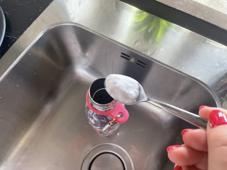 Borraccia Pulsa e Senza Odori: La Guida alla Pulizia Naturale con Bicarbonato