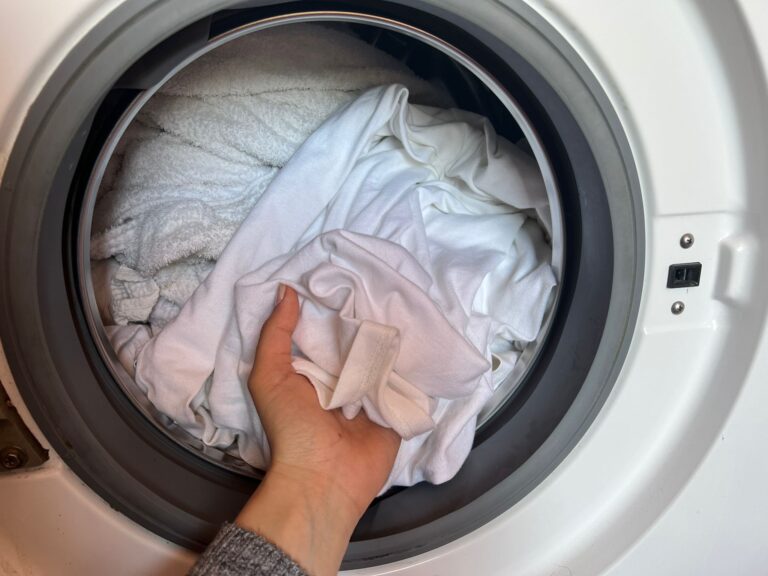 👕 Il Mio Segreto per un Bucato Bianco e Abbagliante (Senza Candeggina!)